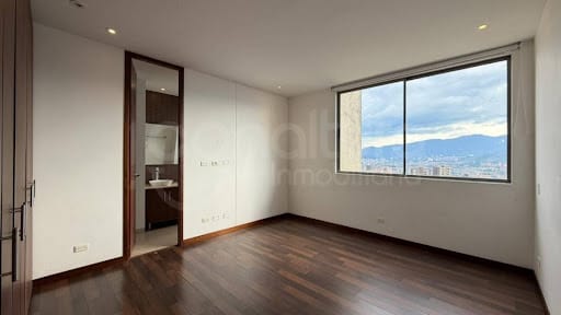 Apartamento de 3 alcobas en arriendo en El Tesoro, Medellín, 127 m² · foto 7 de 24