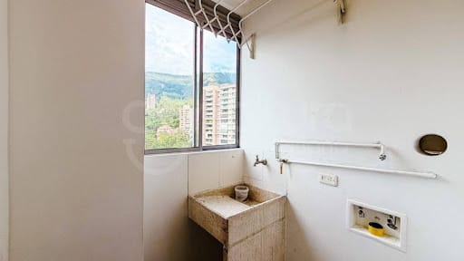 Apartamento de 3 alcobas en arriendo en El Tesoro, Medellín, 127 m² · foto 16 de 24
