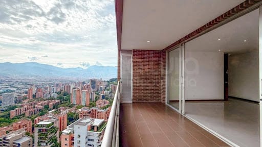 Apartamento de 3 alcobas en arriendo en El Tesoro, Medellín, 127 m² · foto 18 de 24