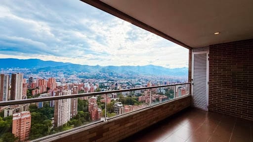 Apartamento de 3 alcobas en arriendo en El Tesoro, Medellín, 127 m² · foto 19 de 24