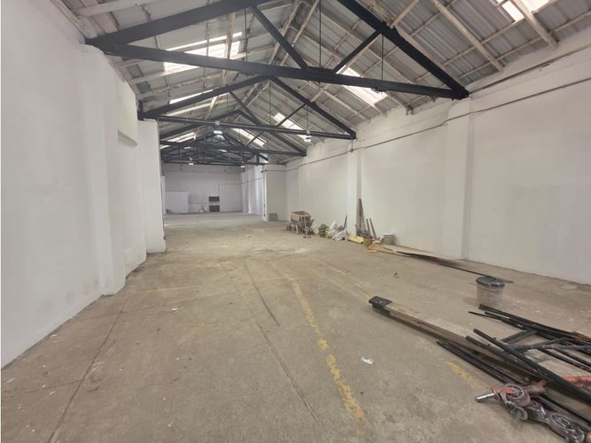 Bodega en arriendo en Boston, Medellín, 380 m² · foto 2 de 7
