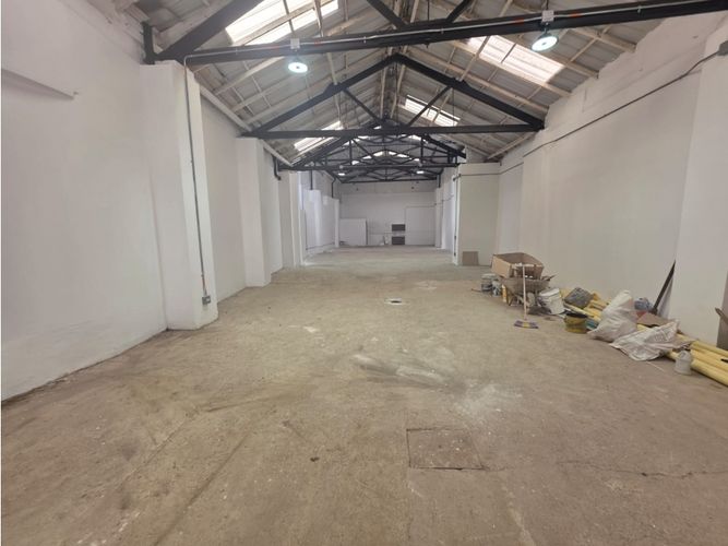 Bodega en arriendo en Boston, Medellín, 380 m² · foto 3 de 7