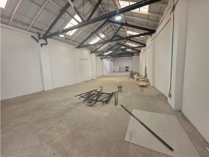 Bodega en arriendo en Boston, Medellín, 380 m² · foto 4 de 7