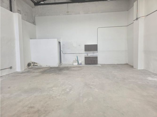 Bodega en arriendo en Boston, Medellín, 380 m² · foto 6 de 7