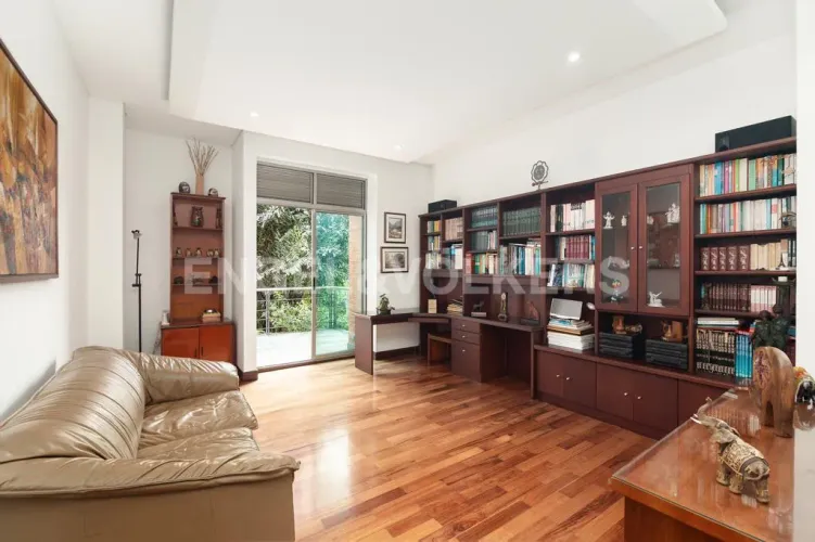 Casa de 4 alcobas en venta en Loma De Las Brujas, Envigado, 856 m² · foto 4 de 19