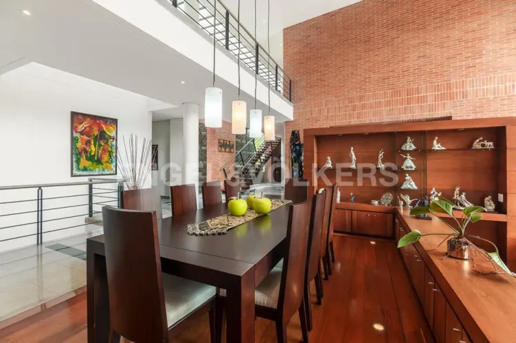 Casa de 4 alcobas en venta en Loma De Las Brujas, Envigado, 856 m² · foto 2 de 19