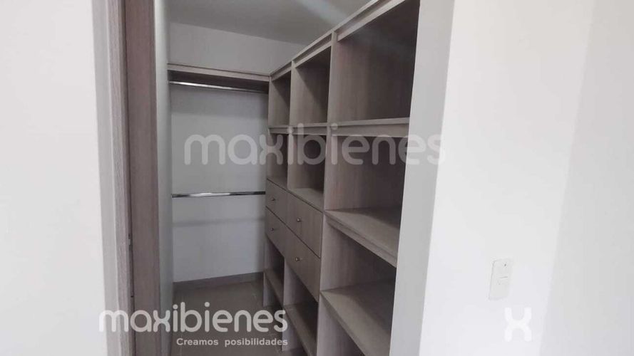Apartamento de 3 alcobas en venta en Las Lomitas, Sabaneta, 78 m² · foto 3 de 14
