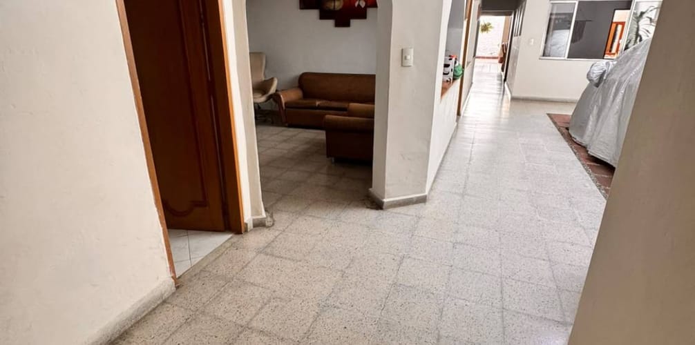 Casa de 6 alcobas en venta en Guayaquil, Medellín, 236 m² · foto 2 de 24