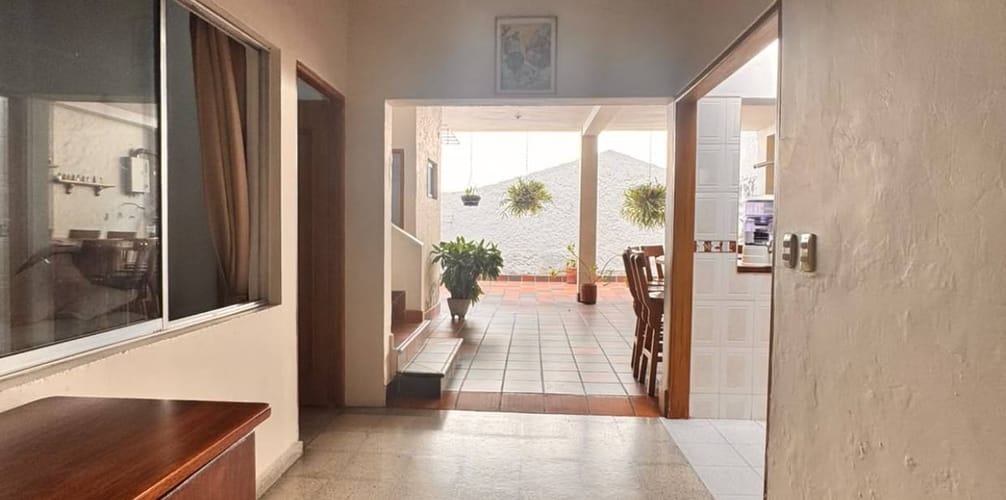 Casa de 6 alcobas en venta en Guayaquil, Medellín, 236 m² · foto 3 de 24