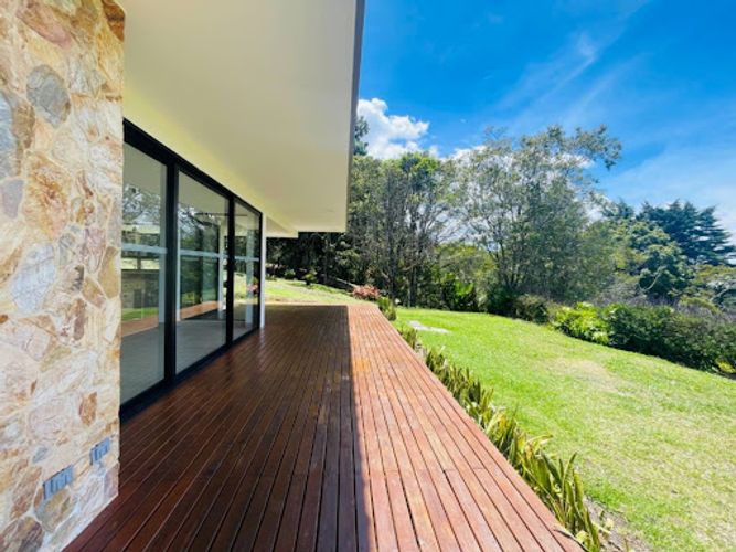 Casa de 4 alcobas en venta en Lomitas, La Ceja, 309 m² · foto 2 de 24