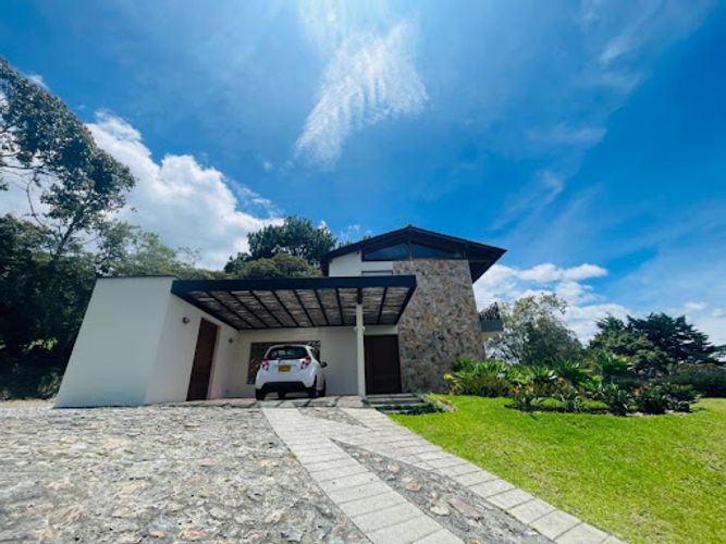 Casa de 4 alcobas en venta en Lomitas, La Ceja, 309 m² · foto 3 de 24