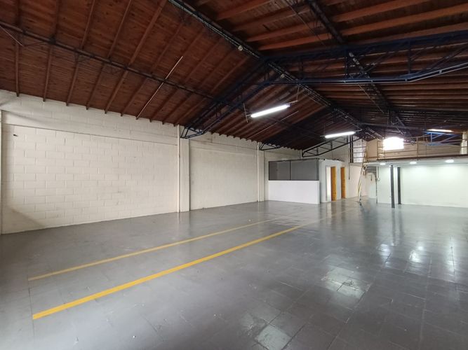 Bodega en arriendo en Mayorca, Sabaneta, 220 m² · foto 2 de 10