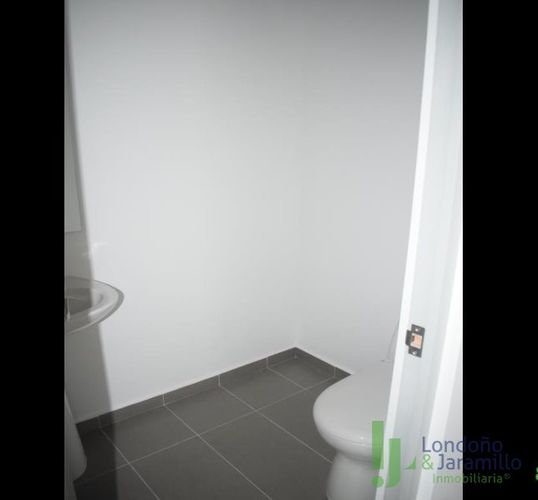 Oficina en venta en Primavera, Envigado, 74 m² · foto 6 de 9