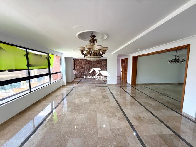 Apartamento de 3 alcobas en arriendo en Los Balsos, Medellín, 230 m² · foto 3 de 23