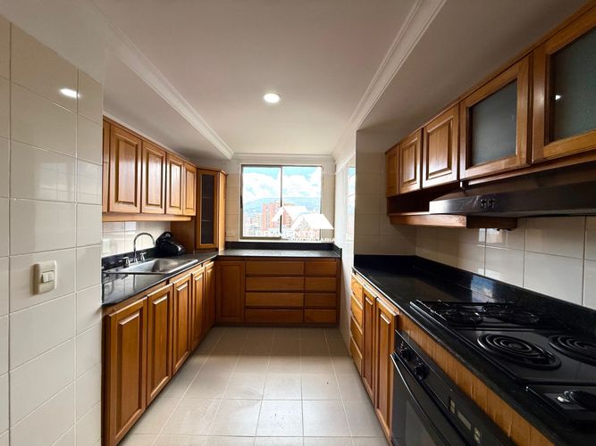 Apartamento de 3 alcobas en arriendo en Los Balsos, Medellín, 230 m² · foto 4 de 23