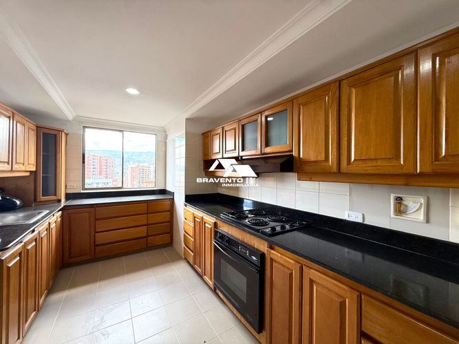 Apartamento de 3 alcobas en arriendo en Los Balsos, Medellín, 230 m² · foto 5 de 23