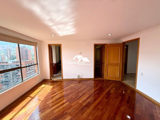 Apartamento de 3 alcobas en arriendo en Los Balsos, Medellín, 230 m² · foto 8 de 23