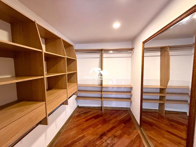 Apartamento de 3 alcobas en arriendo en Los Balsos, Medellín, 230 m² · foto 10 de 23