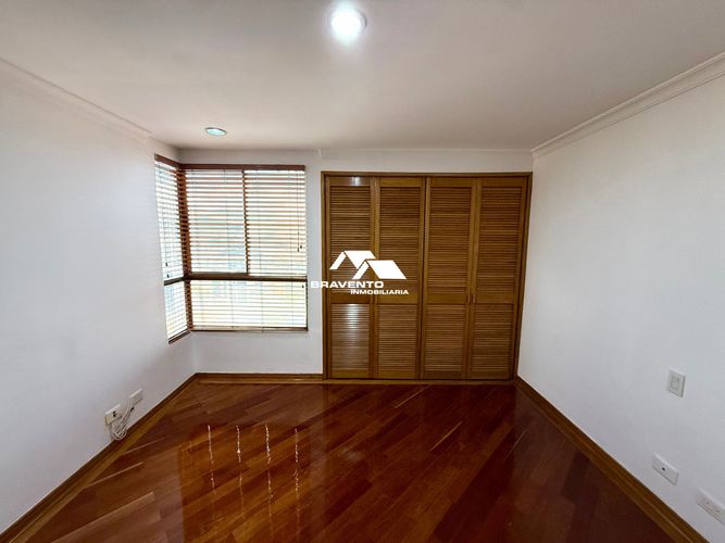 Apartamento de 3 alcobas en arriendo en Los Balsos, Medellín, 230 m² · foto 15 de 23