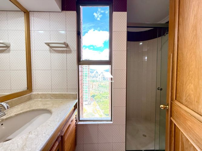 Apartamento de 3 alcobas en arriendo en Los Balsos, Medellín, 230 m² · foto 16 de 23