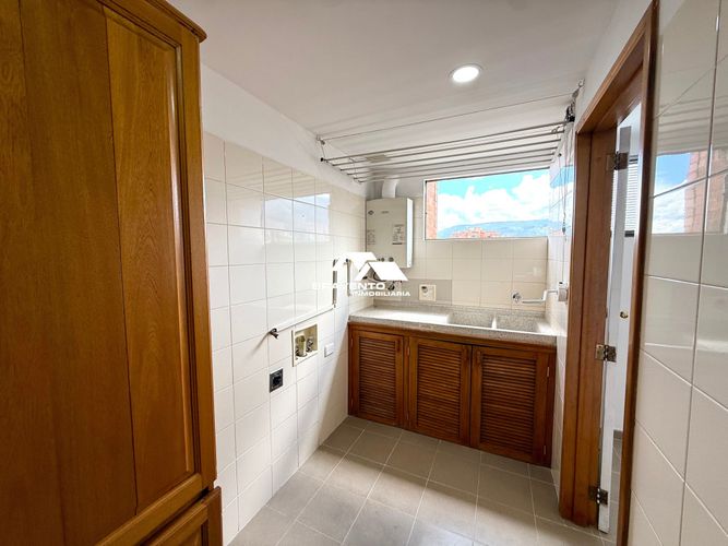 Apartamento de 3 alcobas en arriendo en Los Balsos, Medellín, 230 m² · foto 23 de 23