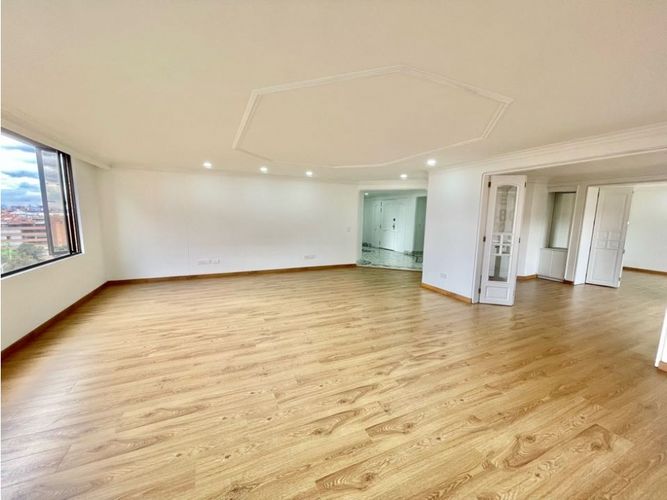 Apartamento en venta en Santa Barbara, Bogotá · foto 2 de 23