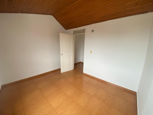 Casa en venta en Villas De Granada, Bogotá · foto 8 de 24