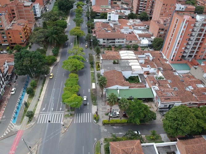 Edificio en venta en Conquistadores, Medellín, 696 m² · foto 3 de 11