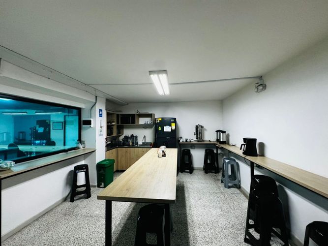 Local en venta en Conquistadores, Medellín, 911 m² · foto 13 de 24