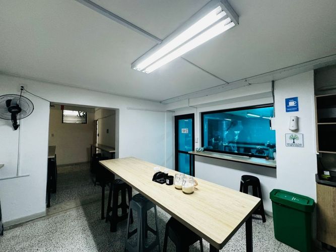 Local en venta en Conquistadores, Medellín, 911 m² · foto 17 de 24