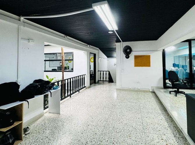 Local en venta en Conquistadores, Medellín, 911 m² · foto 22 de 24