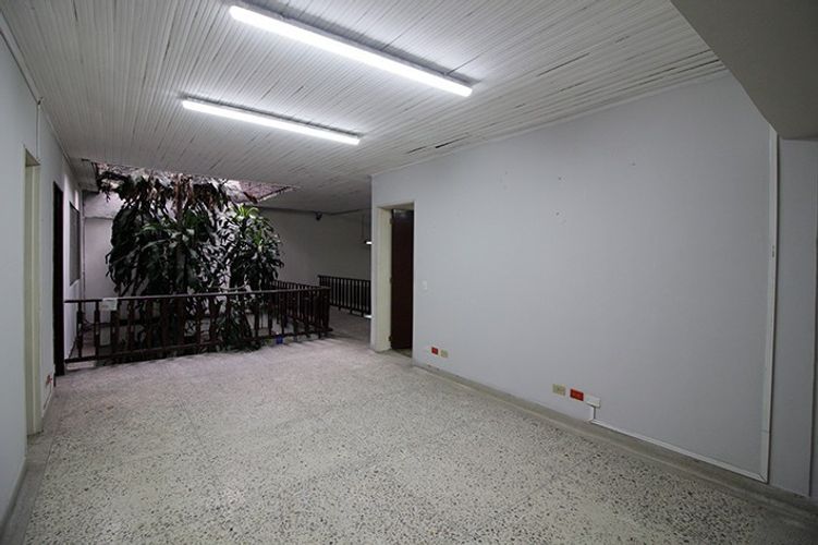 Local en venta en Conquistadores, Medellín, 1827 m² · foto 16 de 18