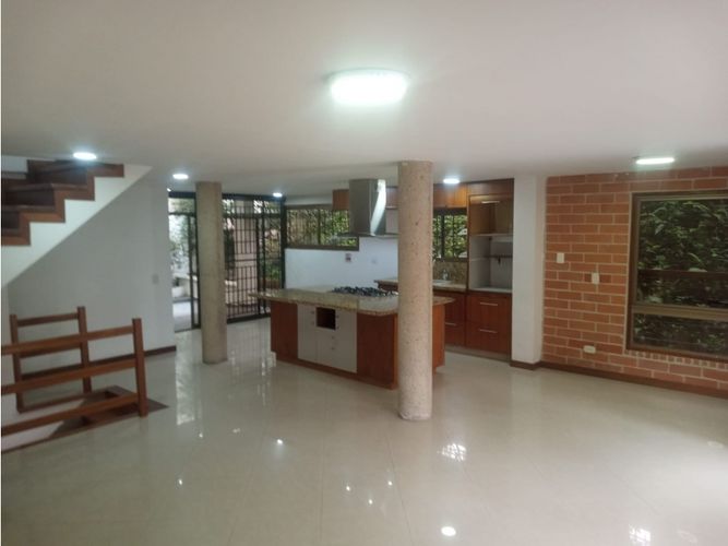 Casa de 3 alcobas en venta en Aves Maria, Sabaneta, 217 m² · foto 2 de 14