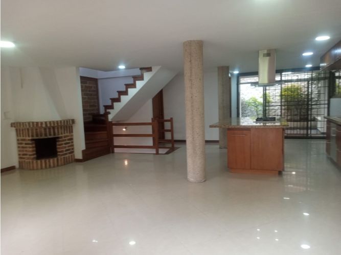 Casa de 3 alcobas en venta en Aves Maria, Sabaneta, 217 m² · foto 3 de 14