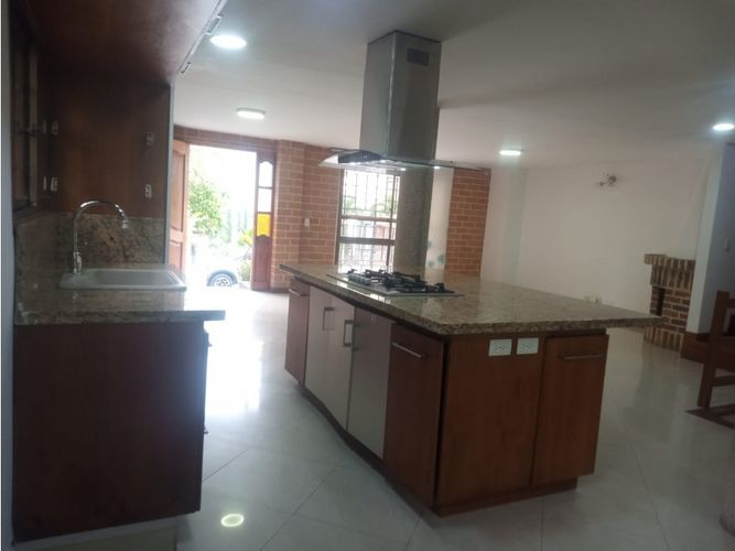 Casa de 3 alcobas en venta en Aves Maria, Sabaneta, 217 m² · foto 4 de 14
