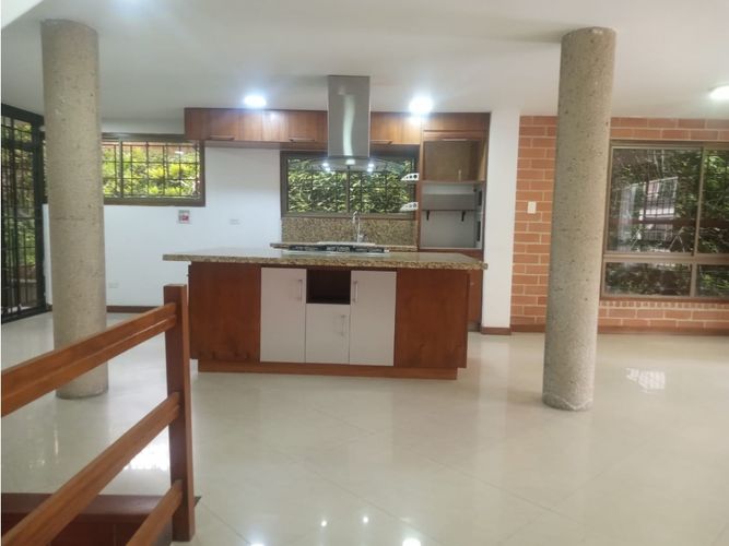 Casa de 3 alcobas en venta en Aves Maria, Sabaneta, 217 m² · foto 5 de 14