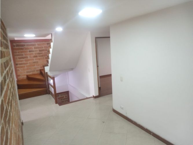 Casa de 3 alcobas en venta en Aves Maria, Sabaneta, 217 m² · foto 6 de 14