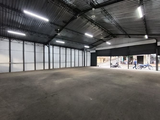 Bodega en arriendo en San Diego, Medellín, 200 m² · foto 2 de 8