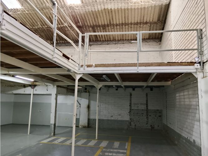 Bodega en arriendo en El Poblado, Medellín, 230 m² · foto 3 de 12