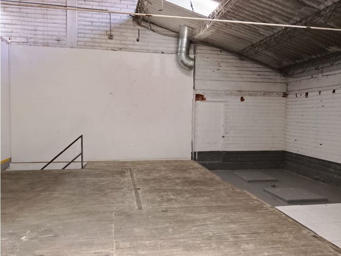 Bodega en arriendo en El Poblado, Medellín, 230 m² · foto 8 de 12
