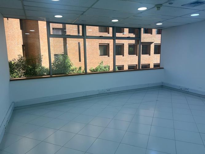 Oficina en arriendo en El Poblado, Medellín, 65 m² · foto 5 de 18