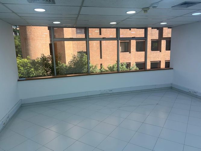 Oficina en arriendo en El Poblado, Medellín, 65 m² · foto 3 de 18