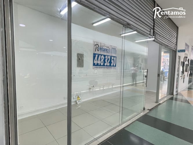Local en venta en La Candelaria, Medellín, 16 m² · foto 2 de 16