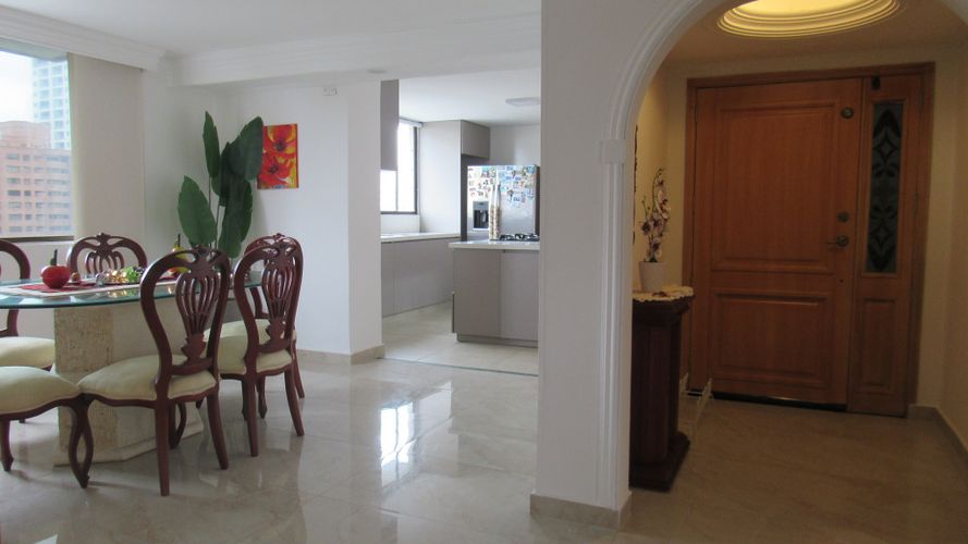 Apartamento de 3 alcobas en venta en Altos Del Prado, Barranquilla, 182 m² · foto 4 de 11
