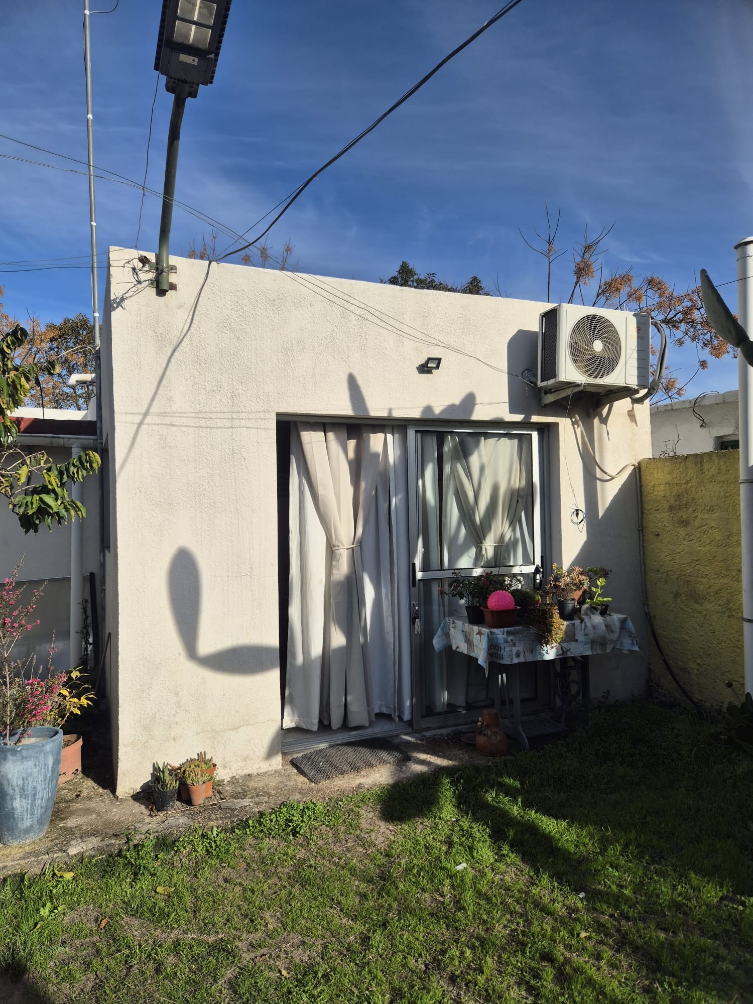 ALQUILER ANUAL MONOAMBIENTE A PASOS DE LA ESCUELA 2316PP