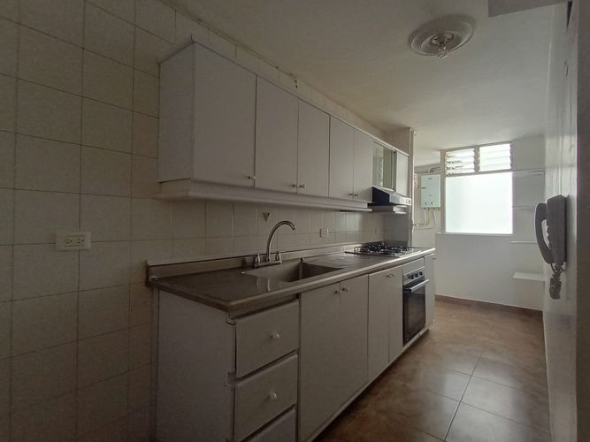 Apartamento de 3 alcobas en arriendo en Laureles, Medellín, 100 m² · foto 6 de 16