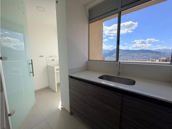 Apartamento de 3 alcobas en venta en Alto De Las Flores, Sabaneta, 75 m² · foto 3 de 14