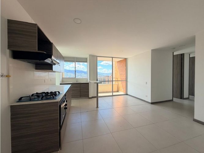 Apartamento de 3 alcobas en venta en Alto De Las Flores, Sabaneta, 75 m² · foto 4 de 14