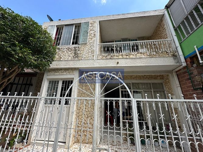 Casa de 4 alcobas en venta en Mirador De Arenales, Girón, 90 m² · foto 2 de 19