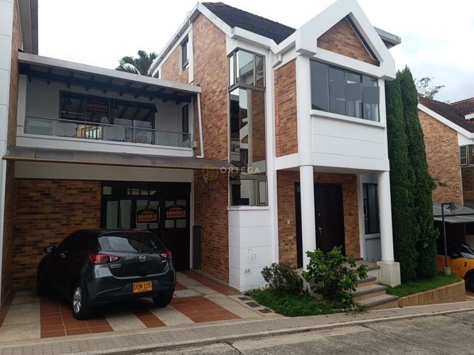 Casa de 3 alcobas en venta en Lagos Del Cacique, Bucaramanga, 340 m² · foto 2 de 24